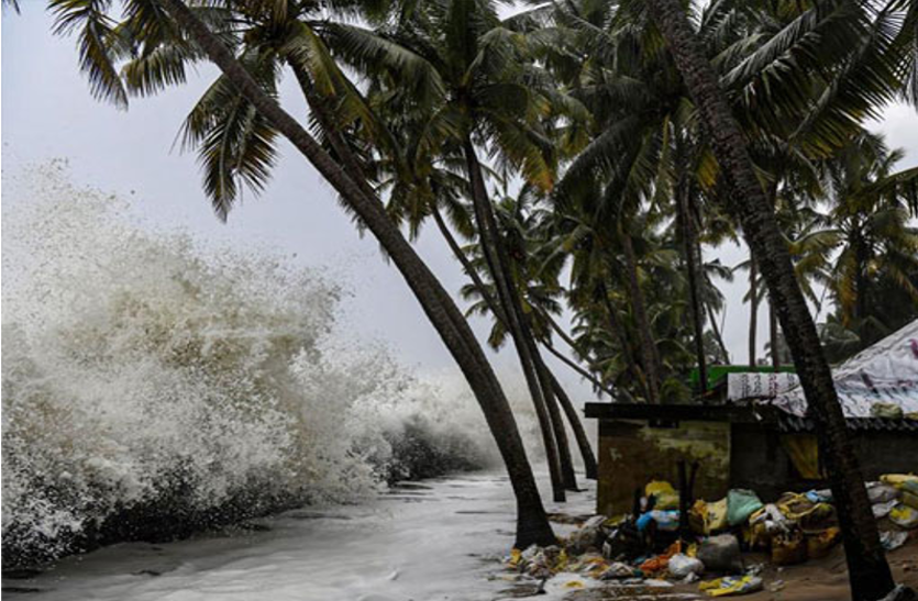 चला गया चक्रवात 'बुलबुल', यहां छोड़ गया तबाही का मंजर... चला गया चक्रवात 'बुलबुल', यहां छोड़ गया तबाही का मंजर...
