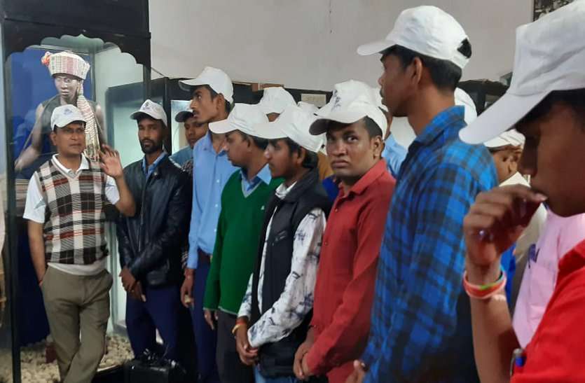 Walk Festival : First stage 50 students did heritage walk Walk Festival : प्रथम चरण 50 विद्यार्थियों ने किया हेरीटेज वॉक