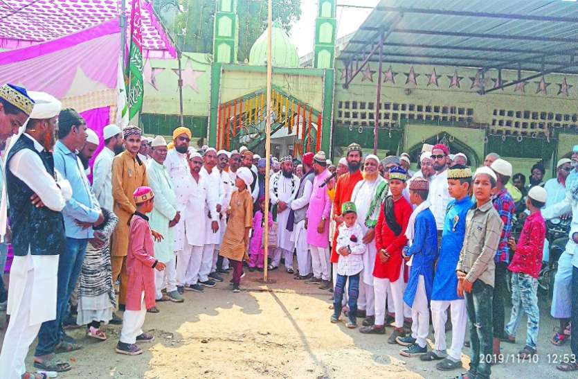 मोहब्बत का पैगाम देते हुए निकाला जुलूस मोहब्बत का पैगाम देते हुए निकाला जुलूस