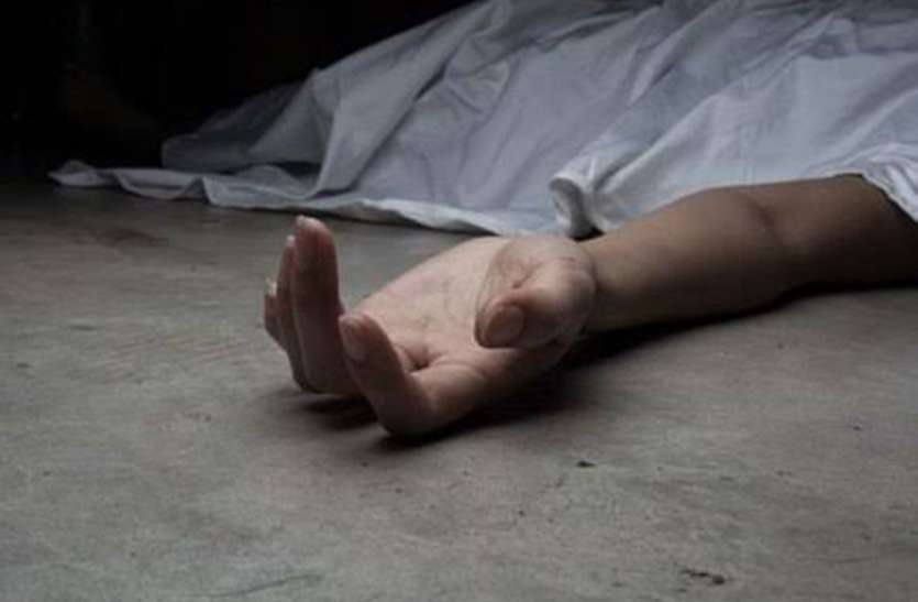 लीव इन रिलेशन में रहते गर्भवती हुई महिला की मौत लिव इन रिलेशन में रहते गुमनाम सी जिंदगी जी रही थी, 6 माह का गर्भ लिए चल बसी