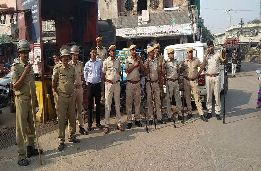 अयोध्या विवाद मामला: दूसरे दिन भी पुलिस सतर्क, तैनात रहा जाप्ता अयोध्या विवाद मामला: दूसरे दिन भी पुलिस सतर्क, तैनात रहा जाप्ता