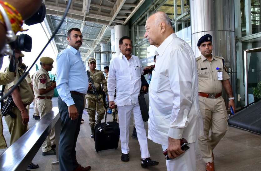 अब से कुछ देर में तय होगा महाराष्ट्र में किसका राज, कांग्रेस की अहम बैठक, जयपुर से दिल्ली पहुंचे नेता अब से कुछ देर में तय होगा महाराष्ट्र में किसका राज, कांग्रेस की अहम बैठक, जयपुर से दिल्ली पहुंचे नेता