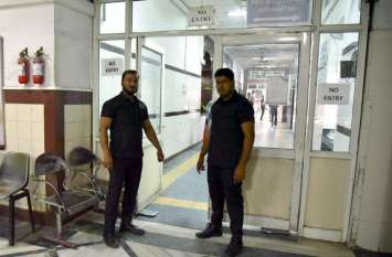 SMS hospital appointed 16 bouncers give protection to doctors अब एसएमएस अस्पताल में बाउंसरों के पहरे में होगा इलाज, 16 बाउंसर किए तैनात, डॉक्टरों को देंगे सुरक्षा