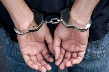 ballia police arrested illegal liquor smuggler पुलिस को मिली बड़ी सफलता, 30 लाख के अवैध शराब के साथ शराब तस्कर गिरफ्तार