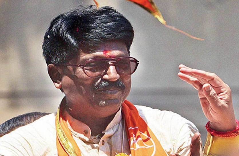b.png महाराष्ट्र में सियासी घमासान चरम पर, मंत्री पद से इस्तीफा देंगे शिवसेना सांसद अरविंद सावंत