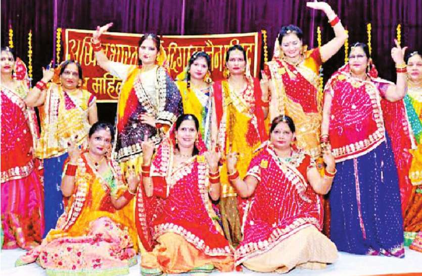 सीनियर्स ने किया रैम्प पर कैटवॉक सीनियर्स ने किया रैम्प पर कैटवॉक