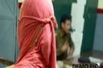 Girl raped: Young girl raped by young man then threatned बेटी को डरी-सहमी देख मां को हुआ शक, पूछताछ की तो रोने लगी, सिसकती हुई जो बात बताई उसे सुनकर रह गई सन्न