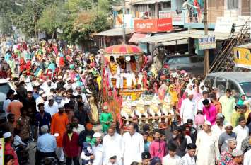 Eid Miladunbi करके चरागा खुशियां मनाओ, नूर वाला आया है...