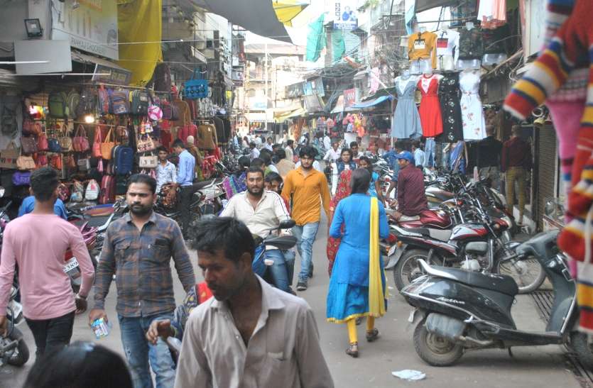 सामान्य की तरफ शहर ने किया रूख, बाजार खुले और सड़क पर चहल-पहल सामान्य की तरफ शहर ने किया रूख, बाजार खुले और सड़क पर चहल-पहल