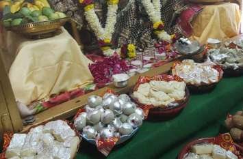 Chappan Bhog offered in Lord Sri Lakshminarayan temple भगवान श्री लक्ष्मीनारायण मंदिर में लगा छप्पन भोग
