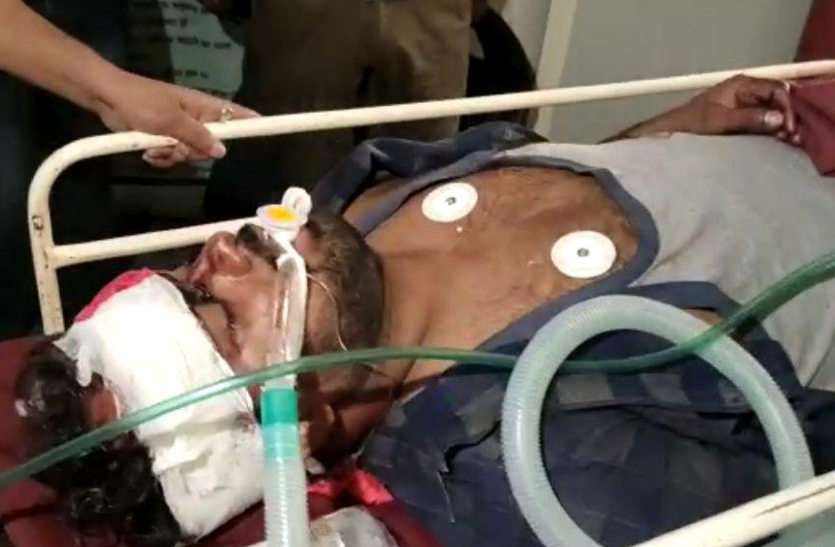 घर से कुछ दूर खड़ी नजर आई खुद की कार, देखा तो नरेश रह गया दंग, इस हालत में मिले युवक-युवती