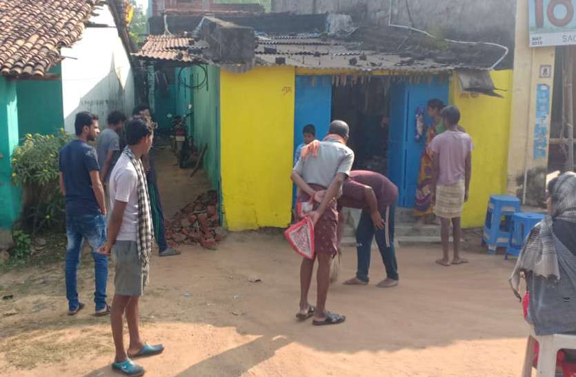 एक ही दिन गांव में दो बार पहुंची पुलिस की टीम, क्षेत्र में हुई घटना से दहशत में ग्रामीण एक ही दिन गांव में दो बार पहुंची पुलिस की टीम, क्षेत्र में हुई घटना से दहशत में ग्रामीण