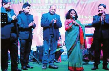 40 singers recited songs 40 गायकों ने सुनाए गीत