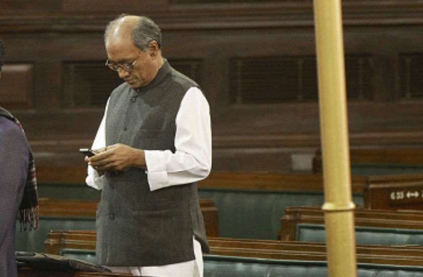 सिंधिया का 'मिशन दिल्ली', दिग्विजय भी होंगे दावेदार, किसके साथ कमल नाथ?