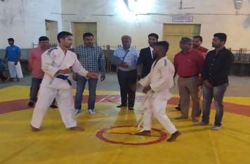 16th Kota University Inter College Judo Competition in College जूडो में दिखाया दमखम