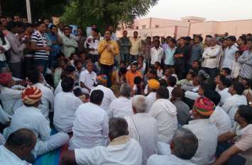 Dharna Continue in case of death of Farmer at Thambdiyasar in khinvsar पांचला सिद्धा में किसान की मौत मामले में ब्राह्मण समाज का धरना जारी