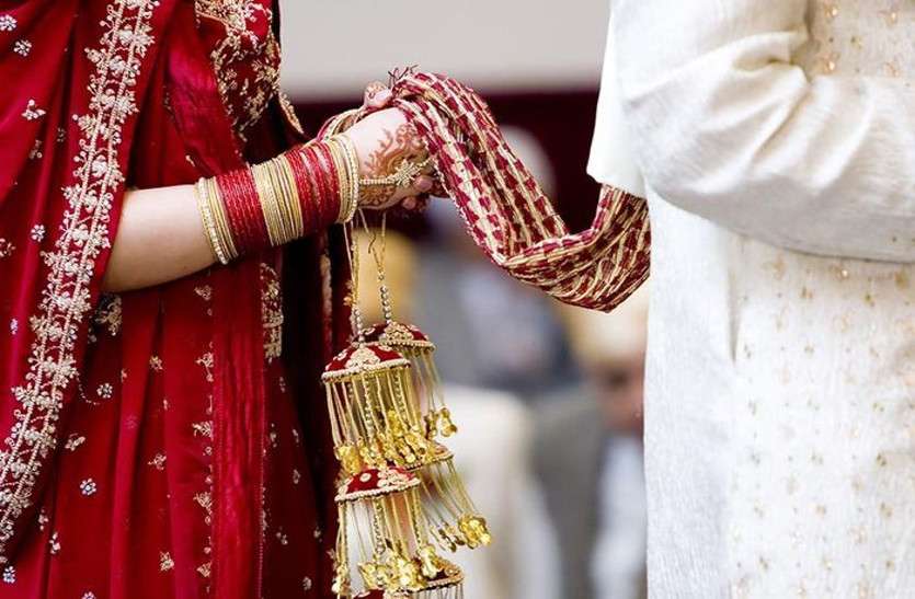 Husband death on fourth day of marriage: Accident death after marriage खुशियां बदलीं मातम में: सुहागन बनने के चौथे दिन उजड़ा सुहाग, नव-नवेली दुल्हन का रो-रो कर बुरा हाल