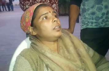 Auto rider miscreants looted woman in Pachokhara police station area VIDEO: ससुराल से मायके जा रही महिला के साथ आॅटो सवार बदमाशों ने की लूट, एक बदमाश को पकड़ा