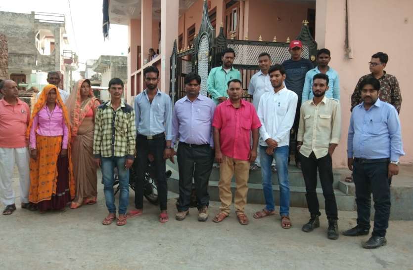 सुविधाओं में इजाफा नहीं, वसूल रहे हैं यूजर चार्ज सुविधाओं में इजाफा नहीं, वसूल रहे हैं यूजर चार्ज