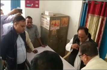 digvijay singh brother laxman singh advice to CM Kamalnath लक्ष्मण सिंह बोले कमलनाथ मजबूर नहीं मजबूत मुख्यमंत्री बनो