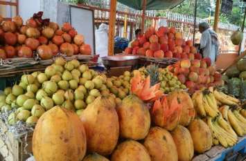 Hoarding increased prices of vegetables and fruits महंगाई की मार: तीन माह में ही हो गए प्याज के दाम दोगुने