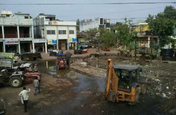 Neither toilets nor drinking water arrangements, where there is dirt जिस परिसर का कभी पूर्व मुख्यमंत्री व सांसद ने किया था शिलान्यास अब उसके ये हैं हालात