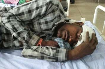 Death of father going to hospital for auto treatment दर्दनाक हादसा: ऑटो से इलाज कराने अस्पताल ले जा रहे पिता की मौत