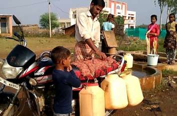 3 thousand population of Sakatpur dependent on a hand pump एक हैंडपंप पर निर्भर ग्राम पंचायत सकतपुर की 3 हजार आबादी