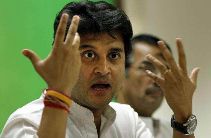 सिंधिया का 'मिशन दिल्ली', दिग्विजय भी होंगे दावेदार, किसके साथ कमल नाथ?