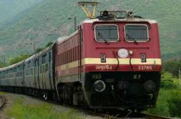 Superfast train ran again with broken spring फिर टूटी स्प्रिंग के साथ दौड़ी सुपरफास्ट ट्रेन