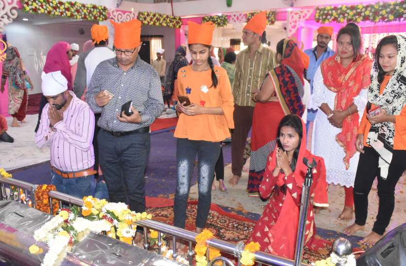 prakash parv Grunanak jayanti:कीर्तन-अरदास के साथ गुरुद्वारों में झुके शीश
