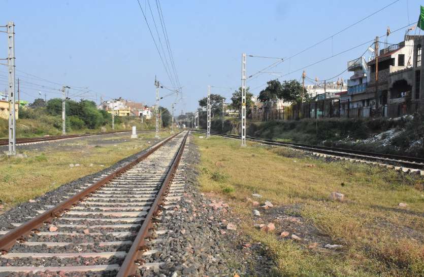 Railway ठंड के कारण रेल पटरियों में क्रेक की संभावनाएं, बढ़ाई गई निगरानी