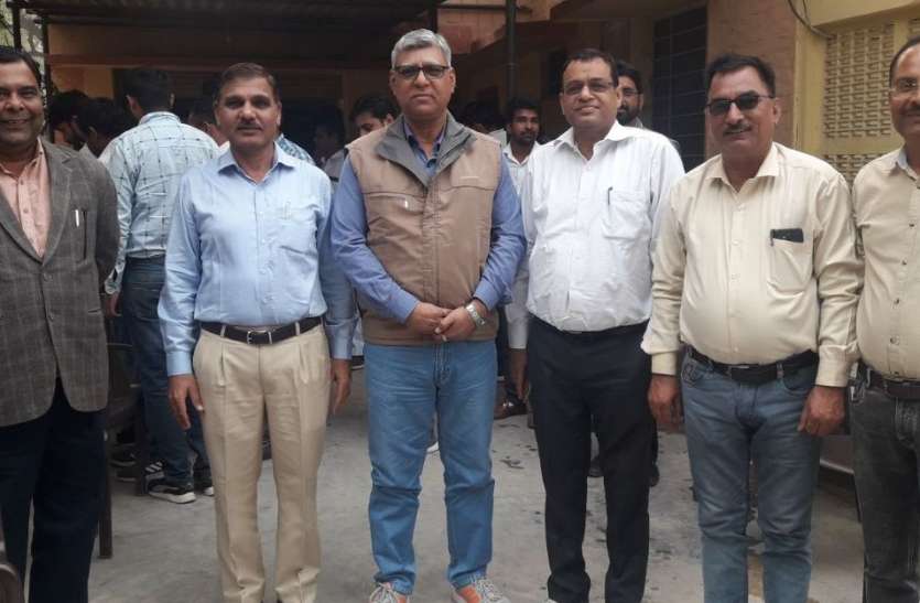 गली-मौहल्लों में खम्भों पर लिखे जाएंगे बिजली बिलों के बकायादारों के नाम गली-मौहल्लों में खम्भों पर लिखे जाएंगे बिजली बिलों के बकायादारों के नाम