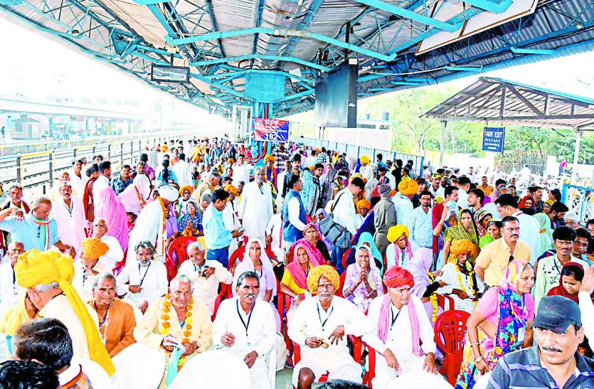 सिंगल यूज प्लास्टिक का उपयोग नहीं करने की शपथ लेकर रवाना हुए यात्री सिंगल यूज प्लास्टिक का उपयोग नहीं करने की शपथ लेकर रवाना हुए यात्री
