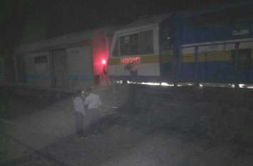 Cow stuck in Shatabdi Express Train engine इंजन में फंसी गाय, डेढ़ घंटे खड़ी रही शताब्दी