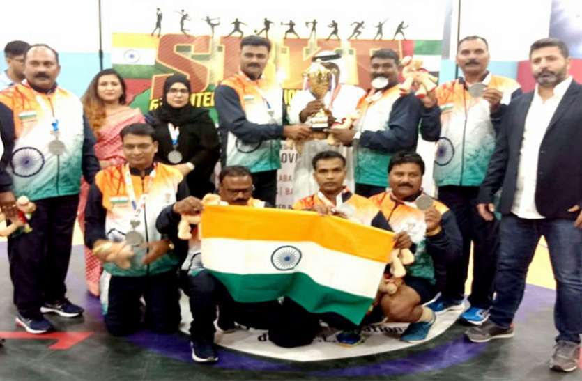 दुबई में गरियाबंद के शिक्षकों ने देश का नाम किया रोशन, जीते गोल्ड-सिल्वर मेडल दुबई में गरियाबंद के शिक्षकों ने देश का नाम किया रोशन, जीते गोल्ड-सिल्वर मेडल