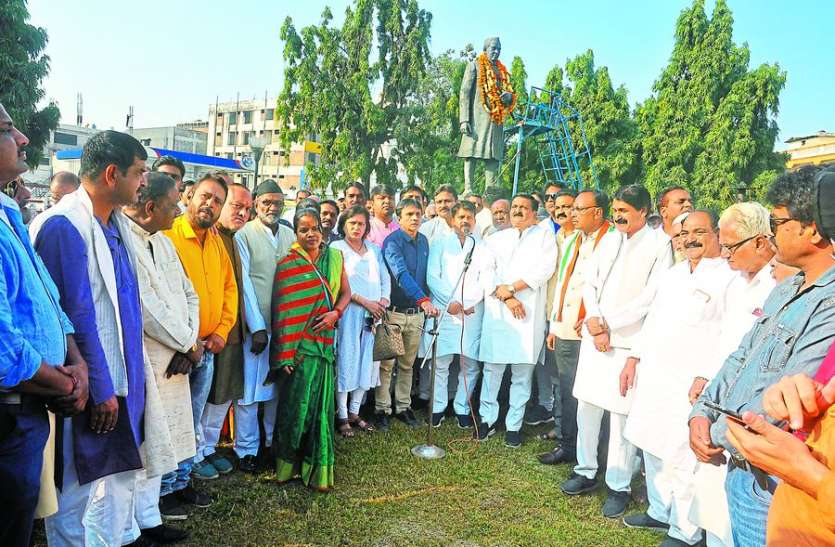सोनिया-राहुल गांधी से एसपीजी सुरक्षा लेने पर जताया विरोध सोनिया-राहुल गांधी से एसपीजी सुरक्षा लेने पर जताया विरोध