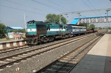 Freight trains started coming to Pachor-Biaora by electric engine, 84 इलेक्ट्रिक इंजन से पचोर-ब्यावरा आने लगीं मालगाड़ी,84 किमी का काम बाकी