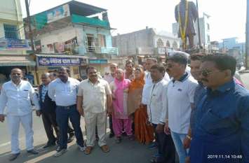 Congress workers united on Sajjan Mill intersection Video News: सज्जन मिल चौराहा पर कांग्रेस कार्यकर्ता हुए एकजुट