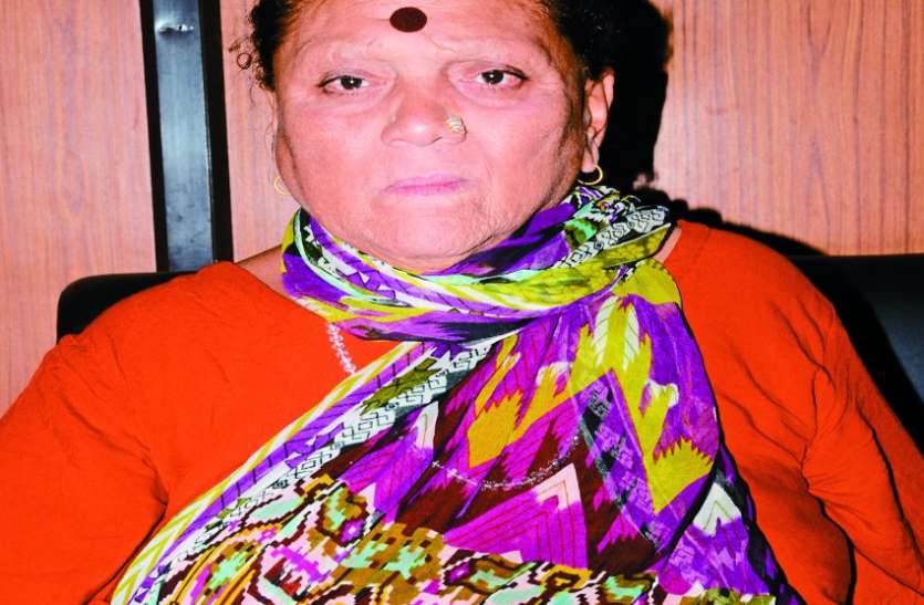 पूर्व विधायक किन्नर शबनम मौसी का दर्द सुनकर आप भी हो जाएंगे भावुक Former MLA Shabnam mausi- पूर्व विधायक किन्नर शबनम मौसी का दर्द सुनकर आप भी हो जाएंगे भावुक