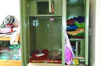 Vastushastra tips: dot put this type of almirah at home घर में भूलकर भी ना रखें इस तरह की अलमारी, वरना फूट सकता है आपका भाग्य