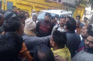 Burglars hit Balaji's temple, then broke locks of five shops in sequen चोरों ने बालाजी के मंदिर में लगाई धोक, फिर सिलसिलेवार पांच दुकानों के तोड़े ताले