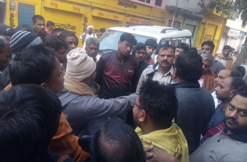 चोरों ने बालाजी के मंदिर में लगाई धोक, फिर सिलसिलेवार पांच दुकानों के तोड़े ताले चोरों ने बालाजी के मंदिर में लगाई धोक, फिर सिलसिलेवार पांच दुकानों के तोड़े ताले