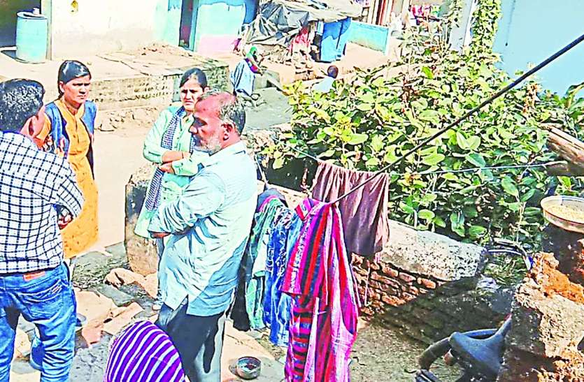 तहसीलदार ने जताई नाराजगी: कुएं को बुरना समस्या का हल नहीं तहसीलदार ने जताई नाराजगी: कुएं को बुरना समस्या का हल नहीं