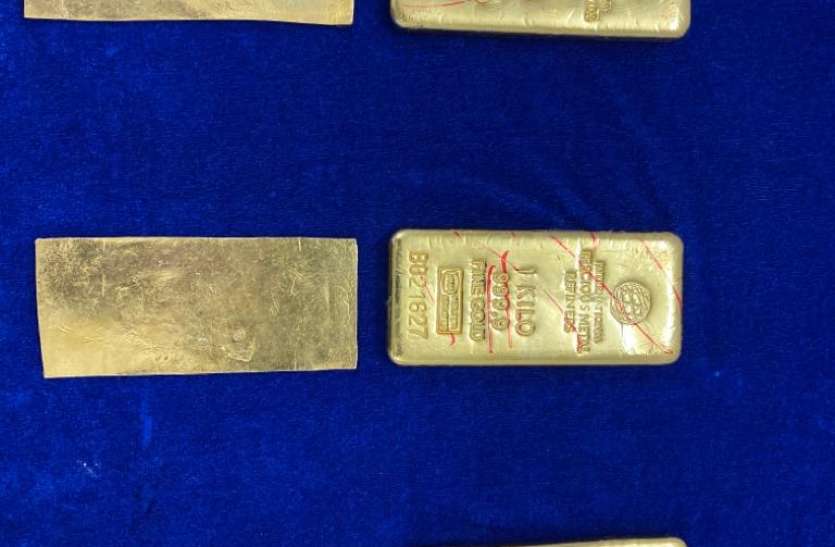 Gold worth 1.3 Crore seized at Chennai Airport चेन्नई एयरपोर्ट पर विमान के सीट के नीचे मिला तस्करी कर लाया गया 1.3 करोड़ का सोना, जब्त