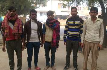 Armed miscreants looted from animal traders पशु हाट में भैंस बेचने आए थे व्यापारी, यहां हुआ कुछ ऐसा कि मच गया हड़कंप