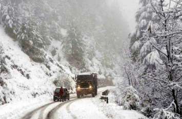 Jammu Kashmir: Snowfall Again On Mountains, National Highway Closed जम्मू कश्मीर के पहाड़ों पर बर्फबारी, नेशनल हाइवे फिर एक बार बंद