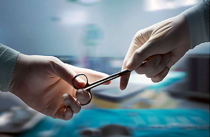फेफड़े में फंसी सुपारी निकाली फेफड़े में फंसी सुपारी निकाली