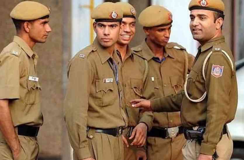 up-police.jpg पैनिक बटन दबाते ही मदद करने के लिए आएगी पुलिस, महिला और युवितयों के लिए शुरू हुई नई व्यवस्था