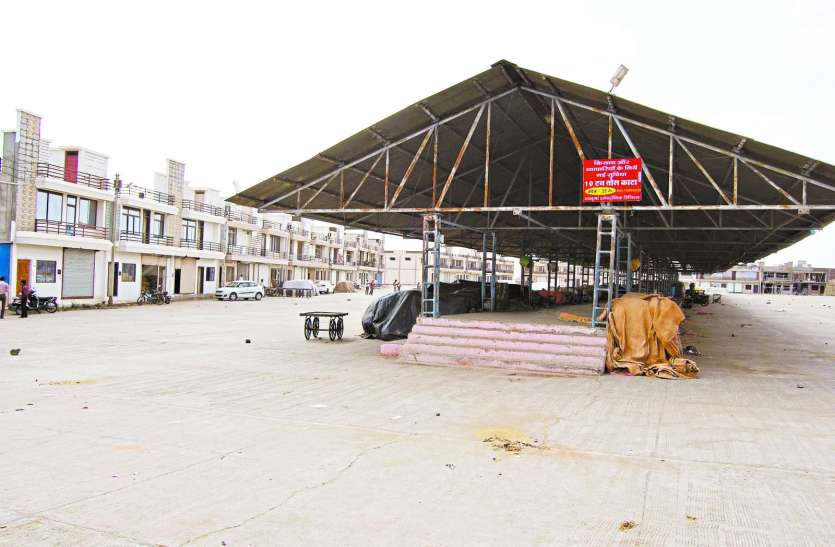 30 तुलावटियों को दिखाया बाहर का रास्ता 30 तुलावटियों को दिखाया बाहर का रास्ता
